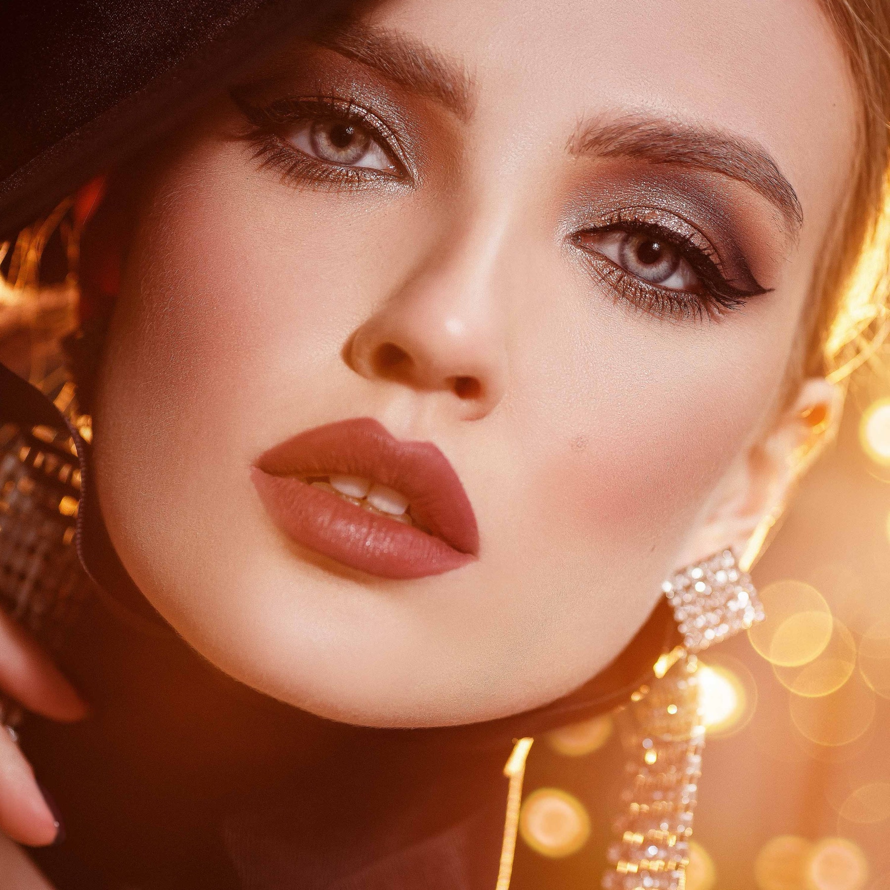 Glam / Dramatic