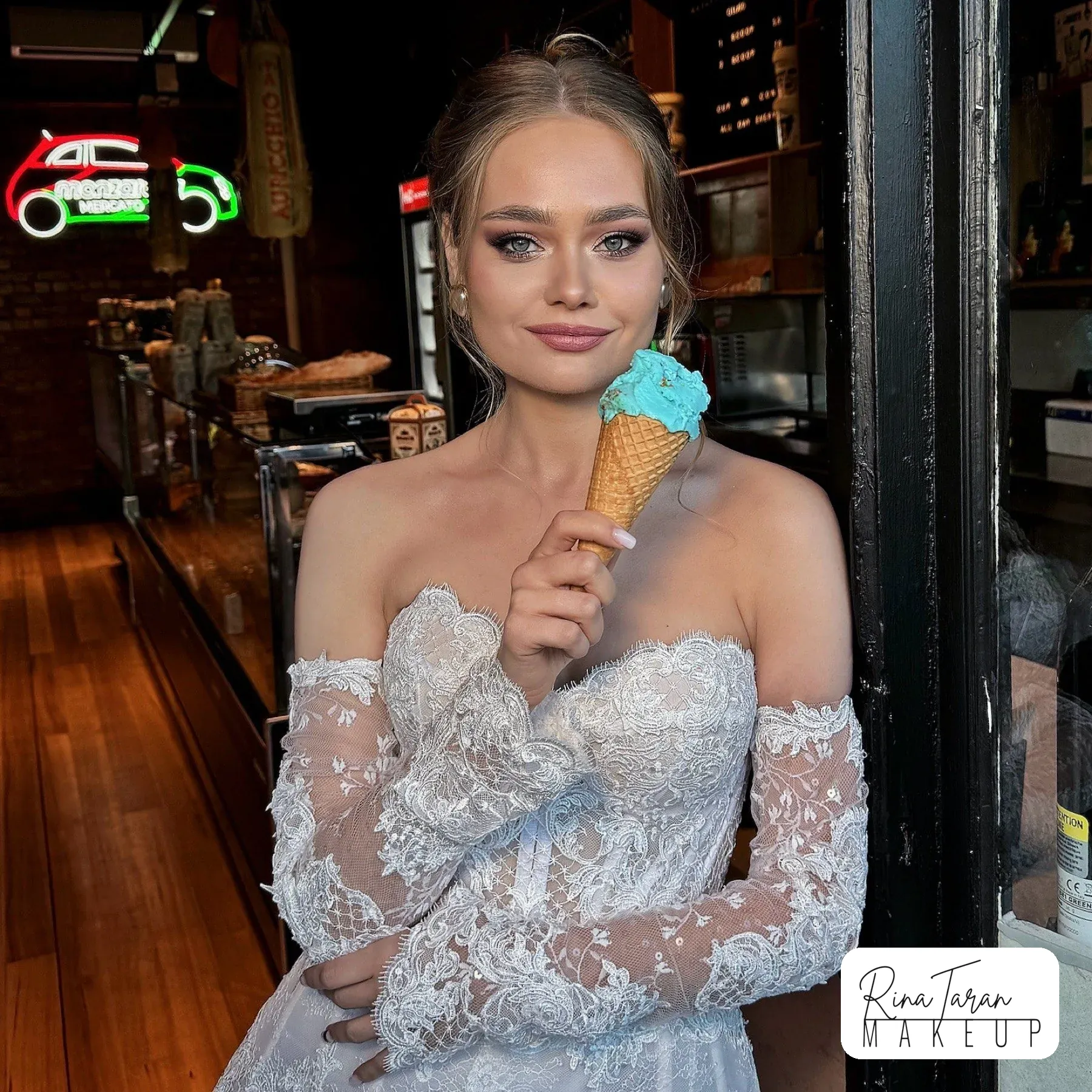 Bridal makeup for blue eyes: softly defined lashes and a rosy nude lip