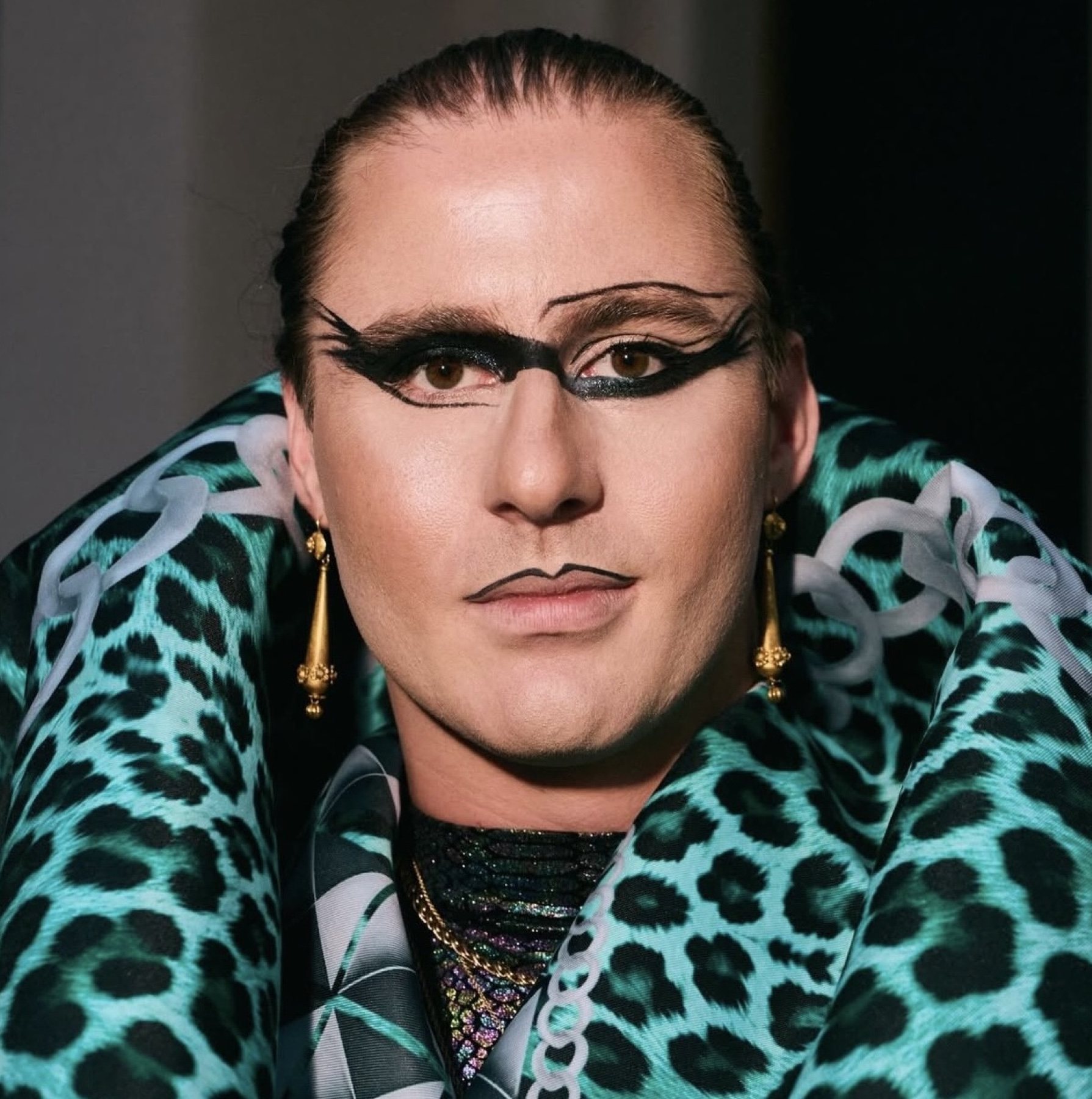 Editorial 8