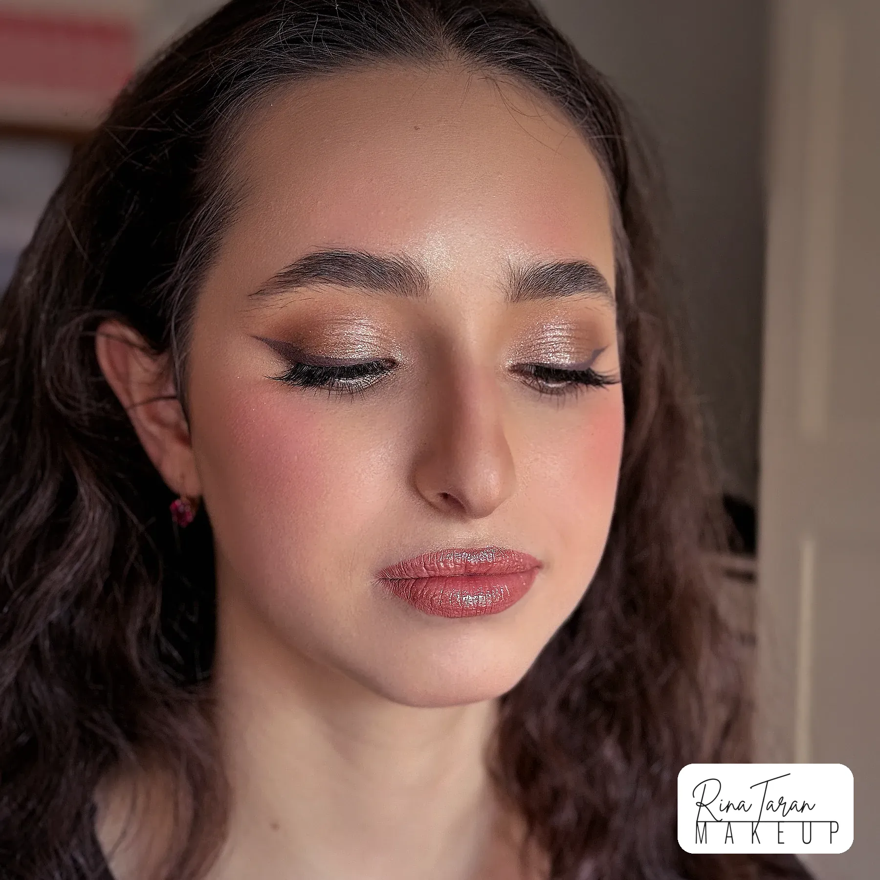 Warm bronze shimmer on the lid with a lifted liner and long lashes
