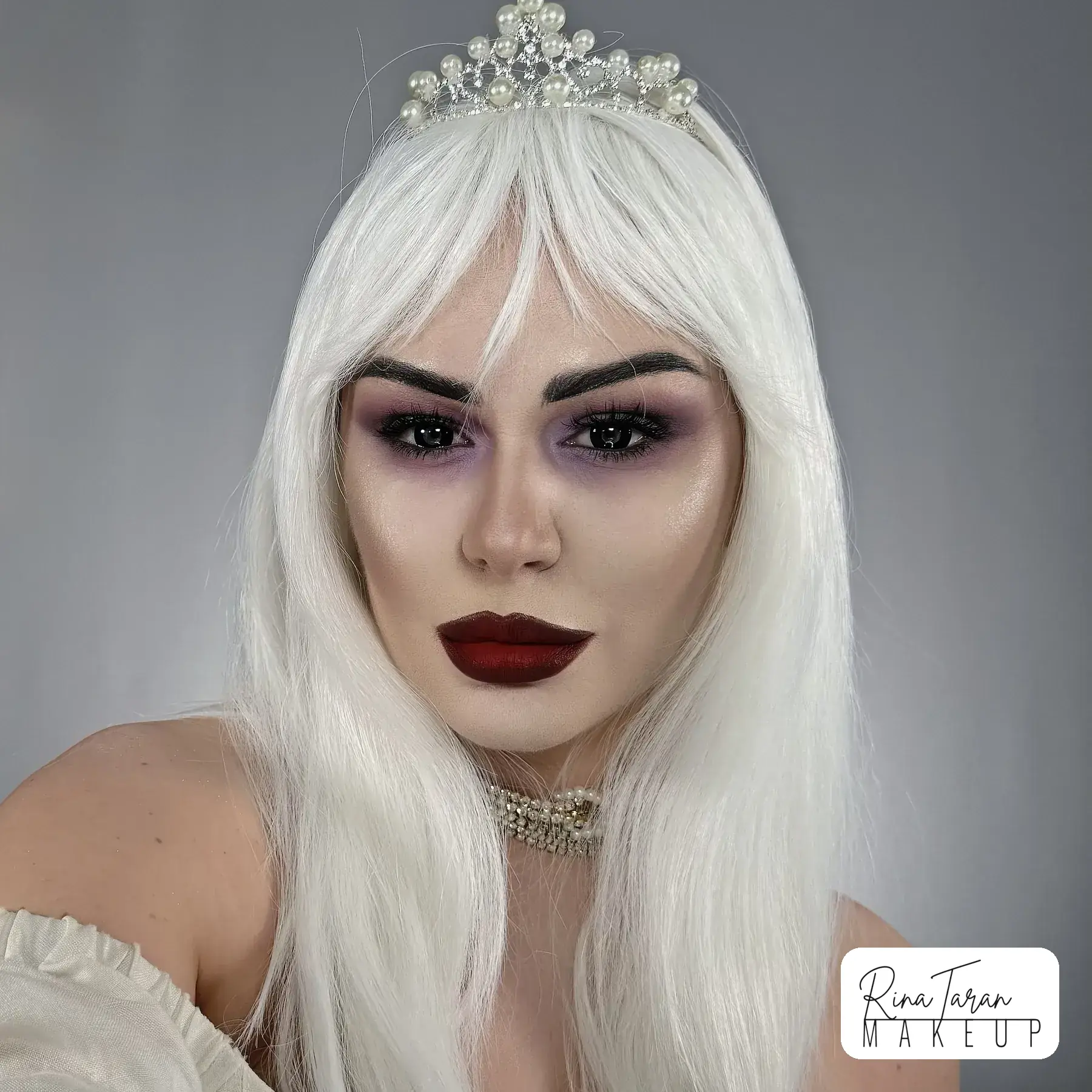 White Queen makeup look from Alice in Wonderland, a mauve smoked eye and a deep wine lip