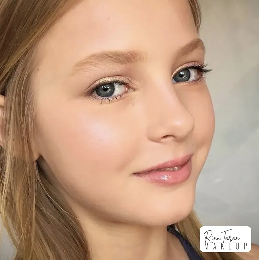 Close-up of makeup for young skin, skin left as skin with a soft gold liner
