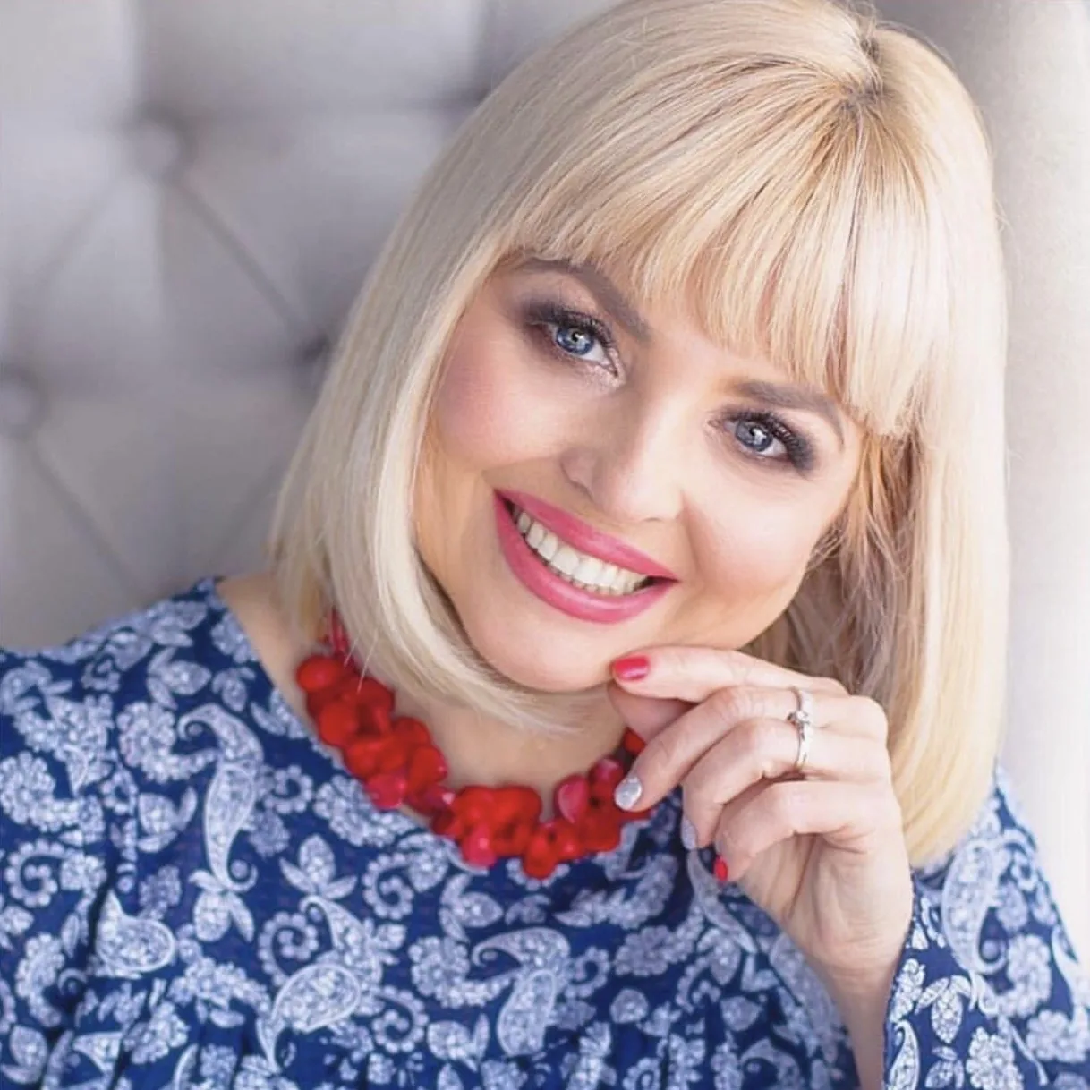 Warm blush and a bright pink lip on a blonde bob with a fringe