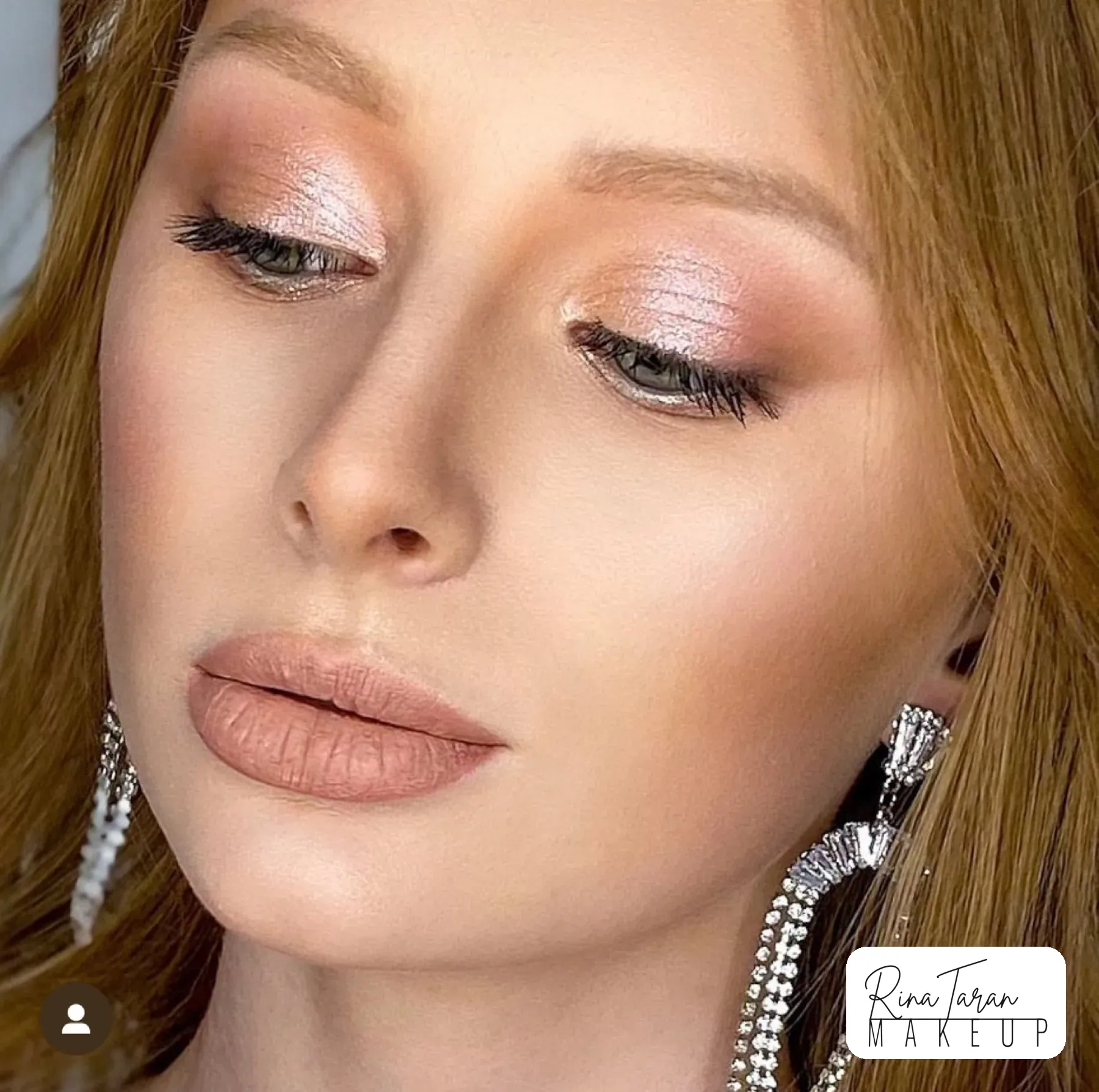 Makeup for red hair: pearl pink shimmer lids and a soft matte rose lip